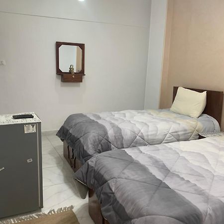 Pyramids Home Guest House Kafret el-Gabal Exteriör bild