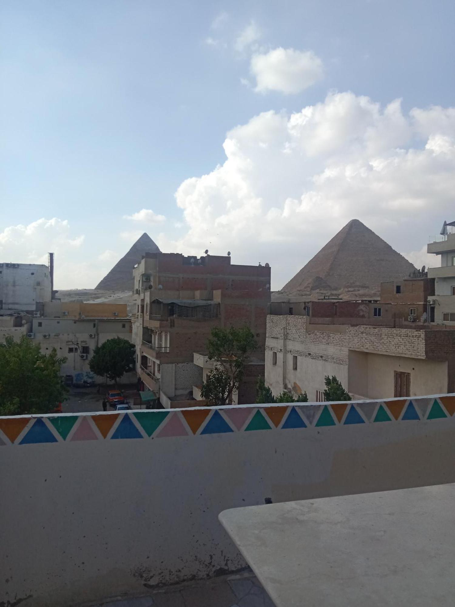 Pyramids Home Guest House Kafret el-Gabal Exteriör bild