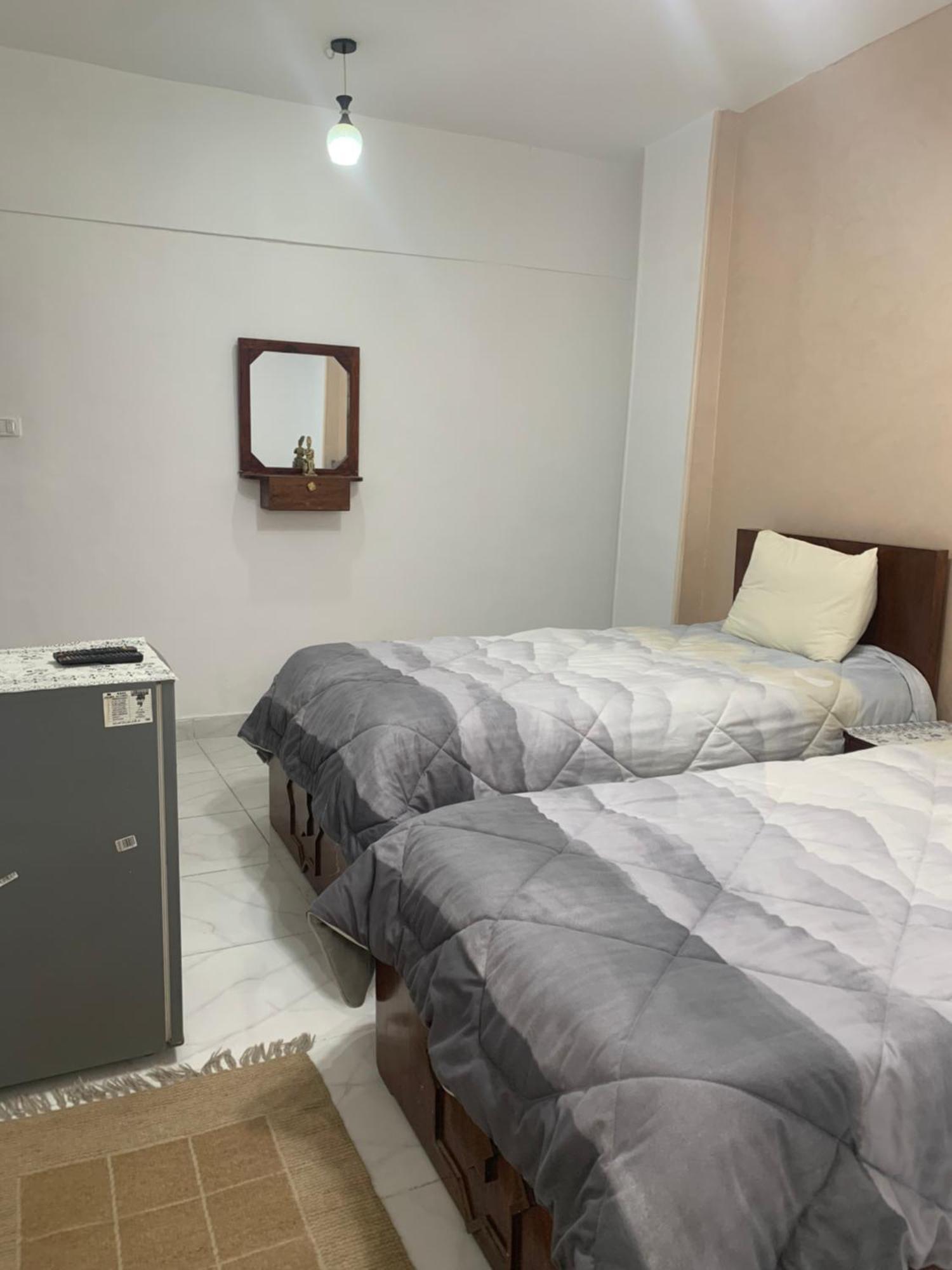 Pyramids Home Guest House Kafret el-Gabal Exteriör bild