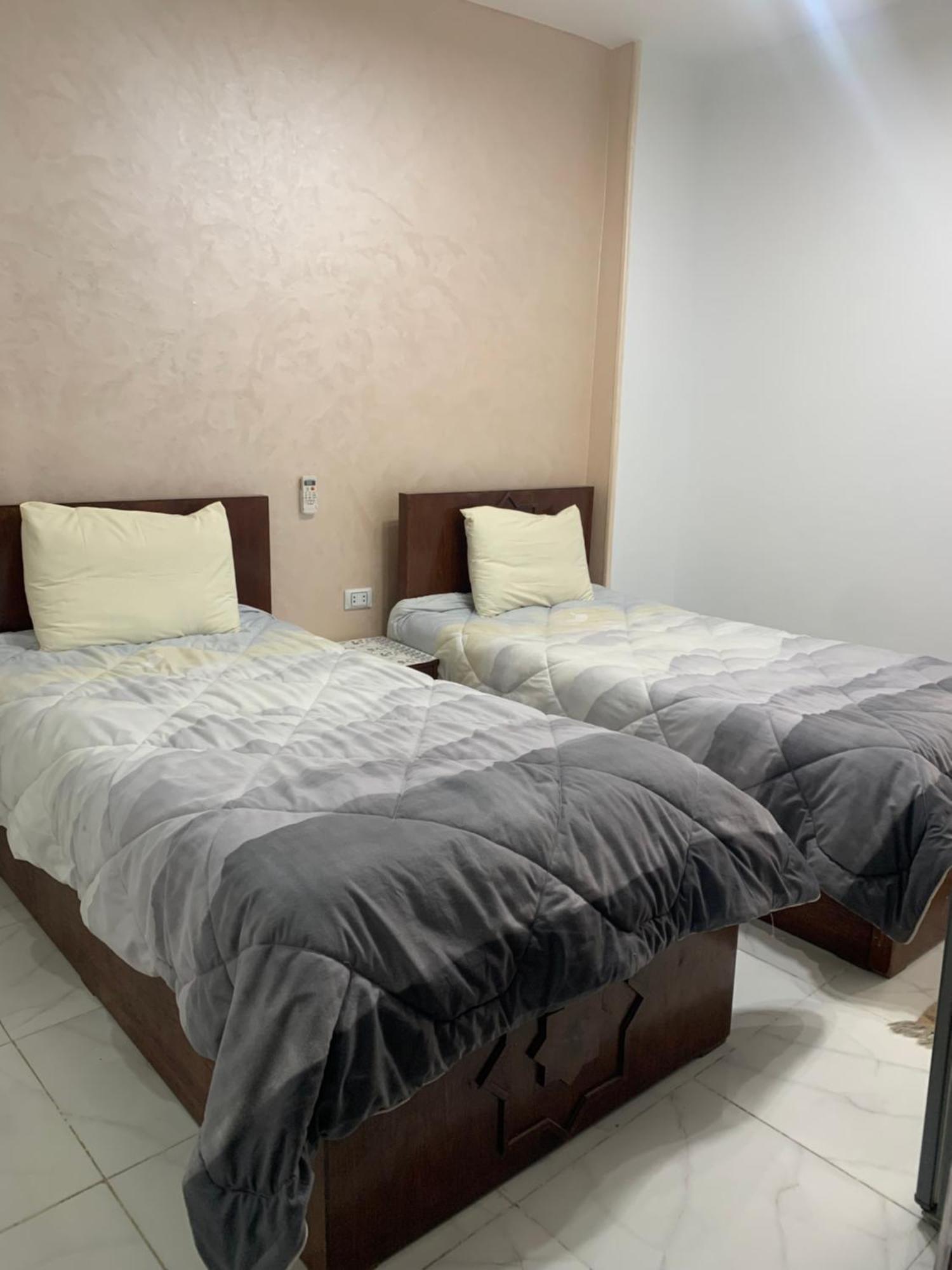 Pyramids Home Guest House Kafret el-Gabal Exteriör bild