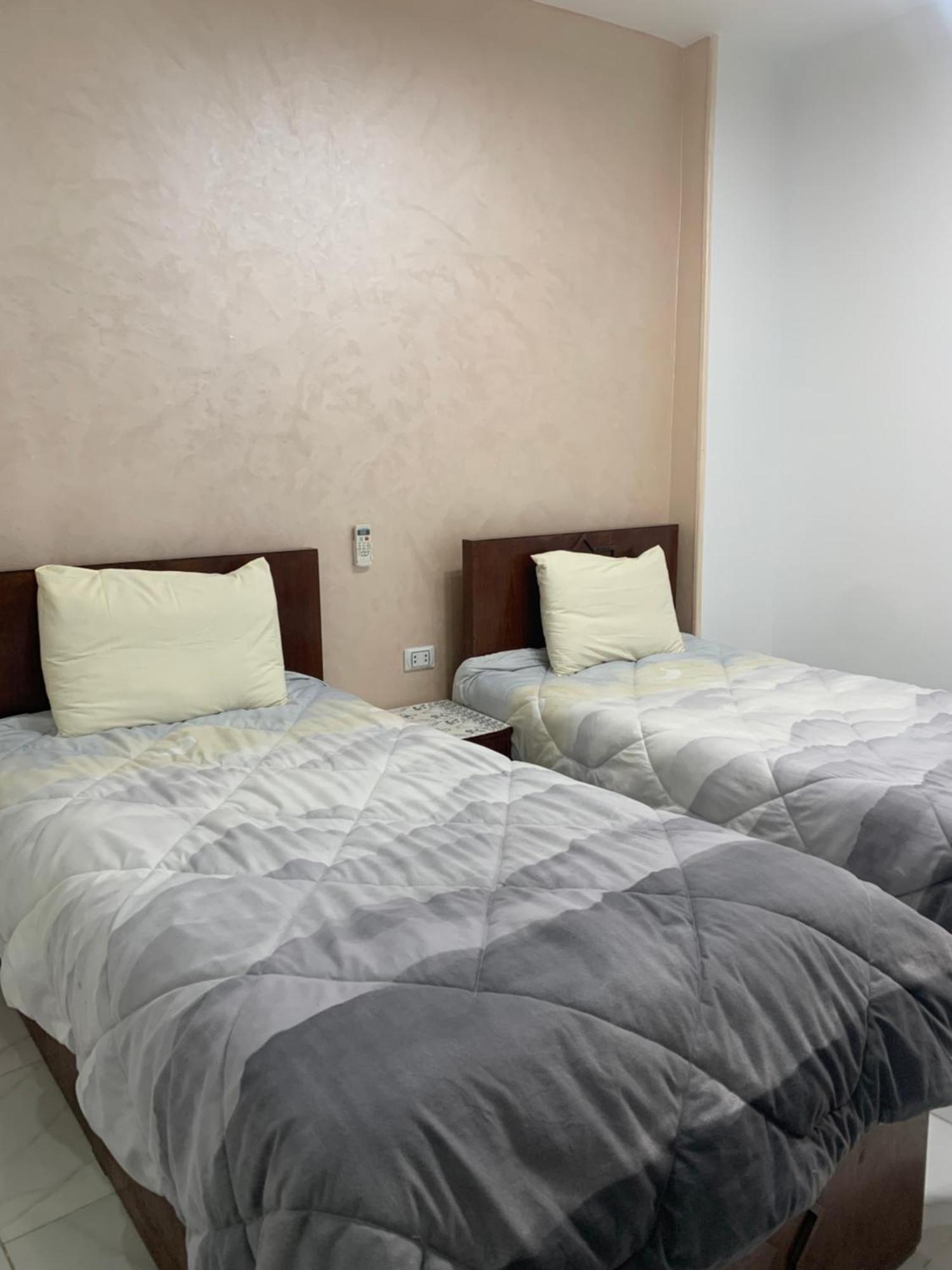 Pyramids Home Guest House Kafret el-Gabal Exteriör bild